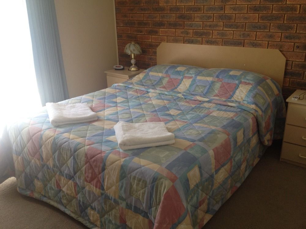 Centrepoint Motel Deniliquin Exterior photo